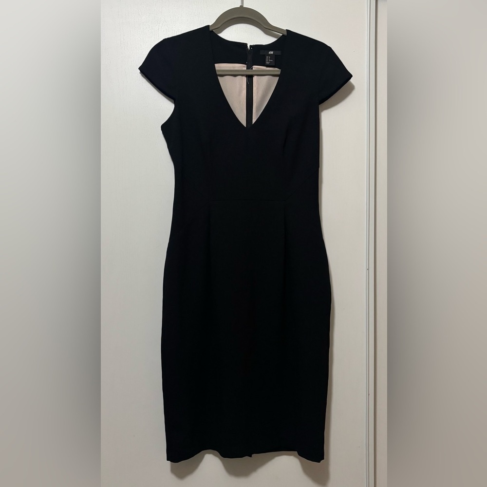 H&M Elegant Black V-neck, Cap-Sleeve Sheath Dress Size 8